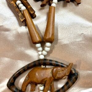 Vintage Wooden Elephant giraffe Safari Animal Pendant Necklace